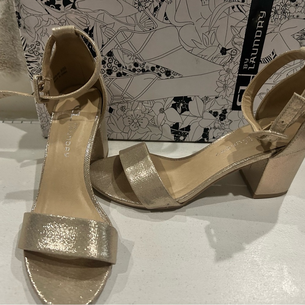 Laundry By Shelli Segal Metallic Heeled Sandals. Size 5.5